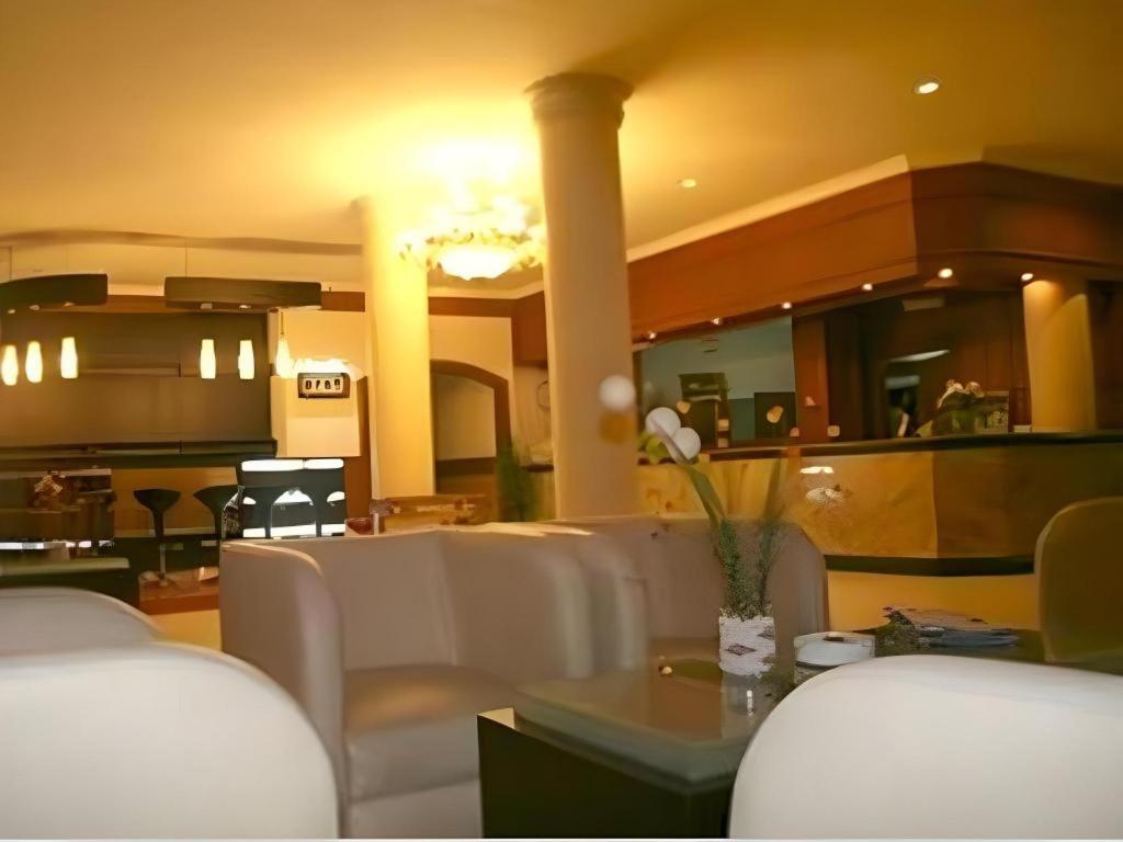 Athaya Hotel Kendari Eksteriør bilde